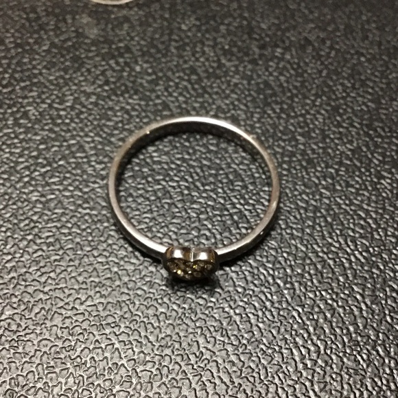 Elegant Silver Heart Ring - Picture 4 of 4